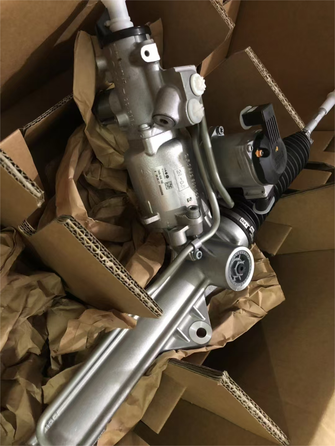 Ansamblu casetă de direcție asistată activă LHD pentru BMW X5 E70 X6 E71 E72 xDrive35i OE 32106858488 32106799625